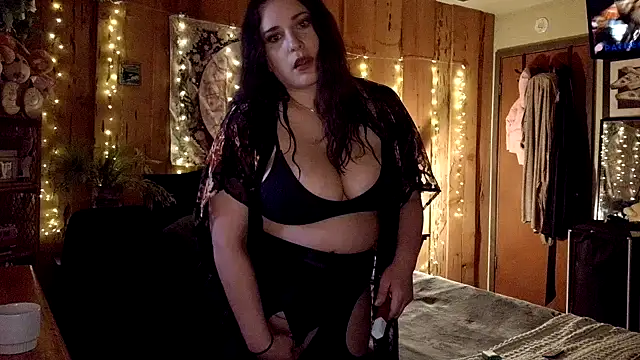 Snapshot of VelvetBrunetteXo chatting on February 25, 2026, 12:22 am VelvetBrunetteXo online show from February 25, 2026, 12:22 am