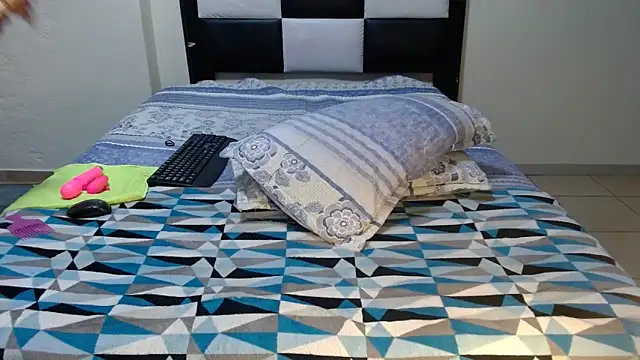 VeronaDimexx online show from March 28, 2026, 8:43 pm