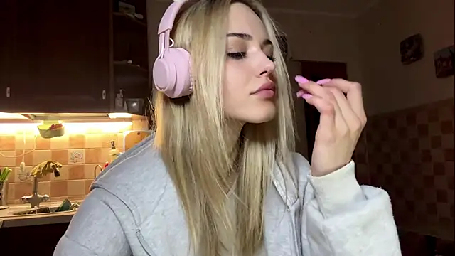 Snapshot of Evva_mayy chatting on February 22, 2026, 4:41 pm Evva mayy online show from February 22, 2026, 4:41 pm