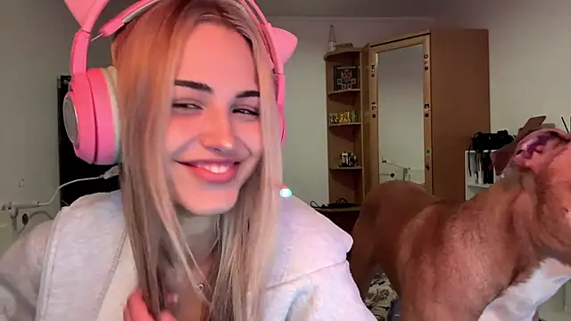 Snapshot of Evva_mayy chatting on February 13, 2026, 1:00 pm Evva mayy online show from February 13, 2026, 1:00 pm