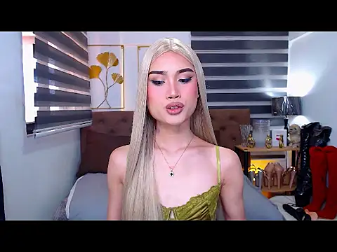 JuicyCockThea online show from May 1, 2026, 3:33 am