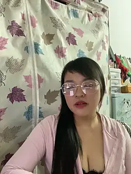 Snapshot of Strawberry-wet chatting on March 15, 2026, 3:35 am Strawberry-wet online show from March 15, 2026, 3:35 am