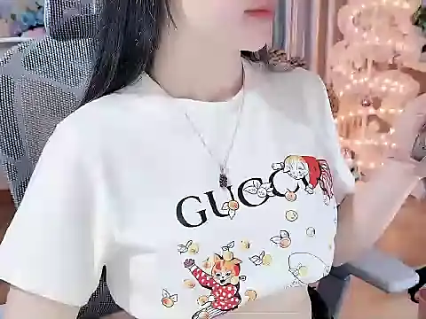 Agnelyn    online show from July 24, 2026, 11:23 pm