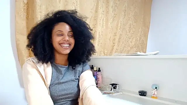 EsterSantopietro online show from February 23, 2026, 11:05 pm