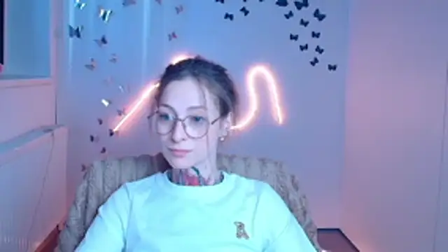 Esmi Winter online show from March 14, 2026, 12:33 pm