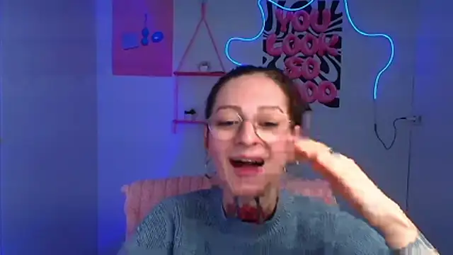 Snapshot of Esmi_Winter chatting on February 15, 2026, 7:51 am Esmi Winter online show from February 15, 2026, 7:51 am