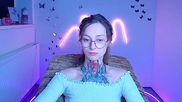 Esmi Winter online show from March 25, 2026, 6:29 pm