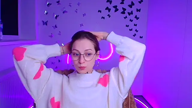 Snapshot of Esmi_Winter chatting on February 19, 2026, 6:32 am Esmi Winter online show from February 19, 2026, 6:32 am