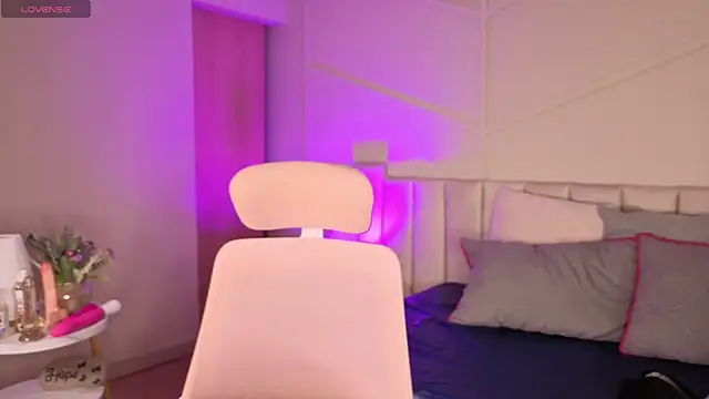 Snapshot of Eyes_moon_ chatting on February 21, 2026, 2:24 am Eyes moon online show from February 21, 2026, 2:24 am