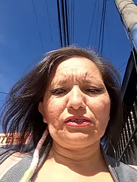 Alexamontiel  online show from April 8, 2026, 8:21 pm