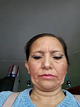 Alexamontiel  online show from April 10, 2026, 2:57 pm