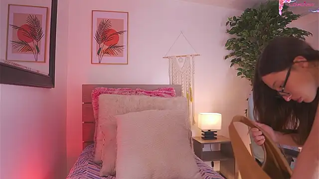 Shopie Colucci online show from February 12, 2026, 1:11 pm