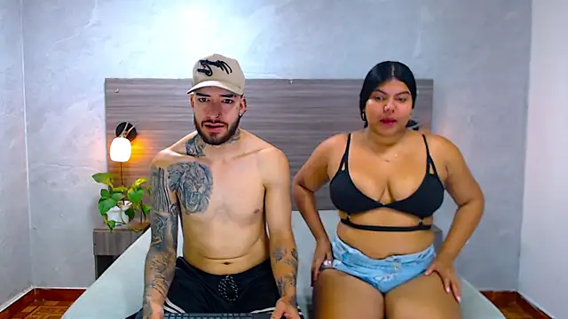 Snapshot of Paulina_And_Tayron chatting on February 14, 2026, 12:49 pm Paulina And Tayron online show from February 14, 2026, 12:49 pm