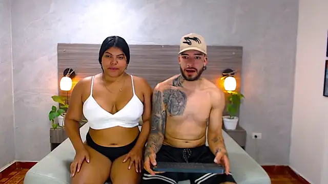 Snapshot of Paulina_And_Tayron chatting on February 13, 2026, 7:03 pm Paulina And Tayron online show from February 13, 2026, 7:03 pm