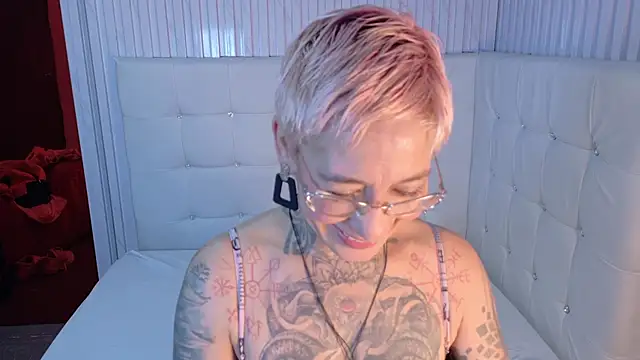 Snapshot of Everlyn_sexx chatting on March 1, 2026, 3:34 pm Everlyn sexx online show from March 1, 2026, 3:34 pm