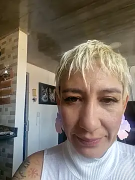 Snapshot of Everlyn_sexx chatting on July 23, 2026, 8:05 pm Everlyn sexx online show from July 23, 2026, 8:05 pm