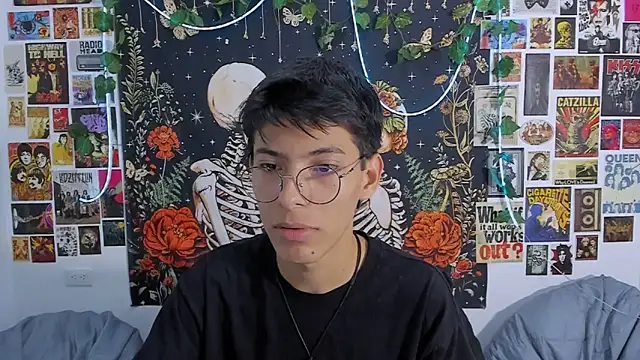 Snapshot of alextop_ chatting on March 21, 2026, 10:35 pm alextop online show from March 21, 2026, 10:35 pm