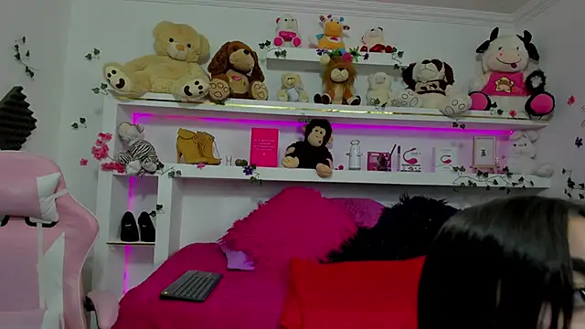 Mayli rose online show from February 12, 2026, 7:35 pm