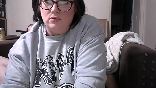 FreaksOffALeash3261 online show from April 4, 2026, 11:06 am