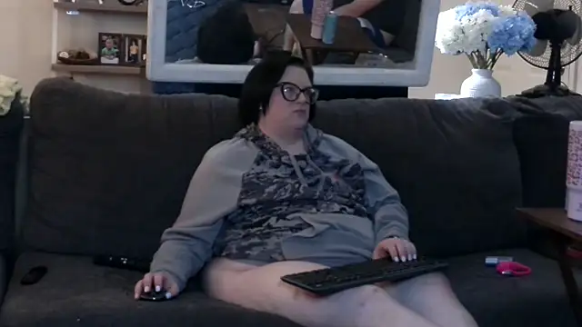 FreaksOffALeash3261 online show from February 16, 2026, 5:39 am