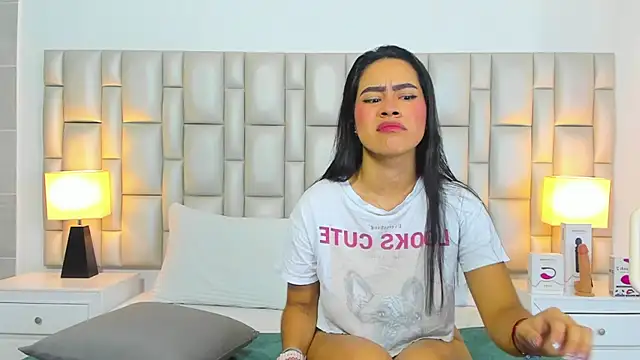 paola katy dicks online show from November 1, 2025, 1:16 pm