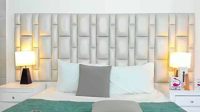 paola katy dicks online show from October 6, 2025, 7:58 pm