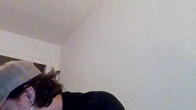 Tallhungandcloudy online show from February 22, 2026, 10:11 pm