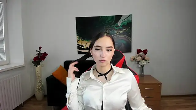 Effy Royse online show from February 13, 2026, 6:57 am