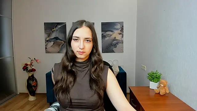 Effy Royse online show from April 3, 2026, 5:47 am