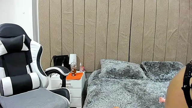 valery slim18 online show from February 15, 2026, 11:58 pm