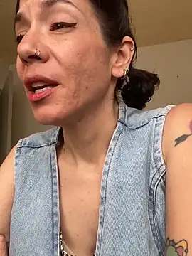 JeanneDuval8888 online show from May 26, 2026, 11:14 pm