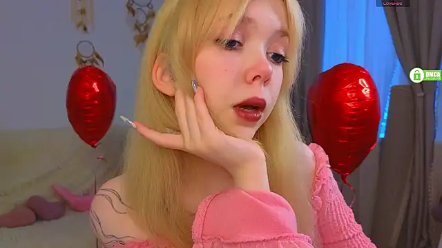 Snapshot of Rochelle_kitty chatting on February 20, 2026, 2:41 pm Rochelle kitty online show from February 20, 2026, 2:41 pm