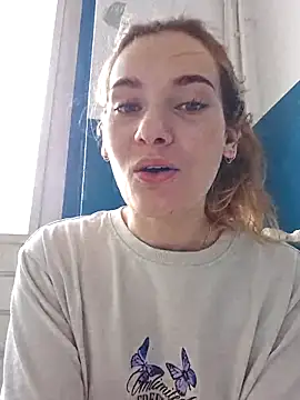 sweetsophie69 online show from April 10, 2026, 10:11 am