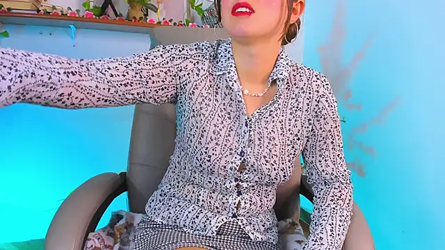 Emmaa taylorr  online show from February 24, 2026, 7:15 pm