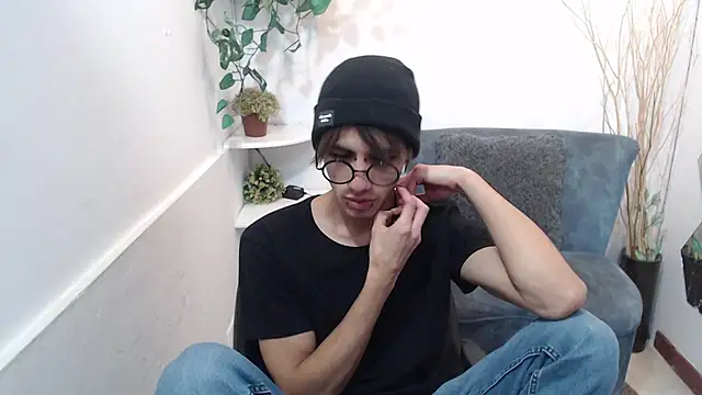 Snapshot of AaronBeer_ chatting on February 28, 2026, 11:43 am AaronBeer online show from February 28, 2026, 11:43 am