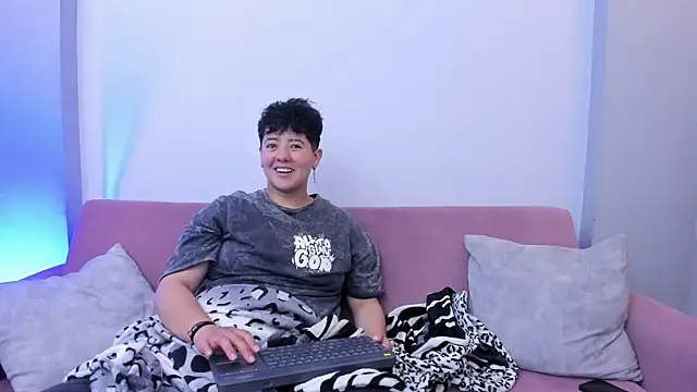 Gaia n Nix online show from April 1, 2026, 4:25 am