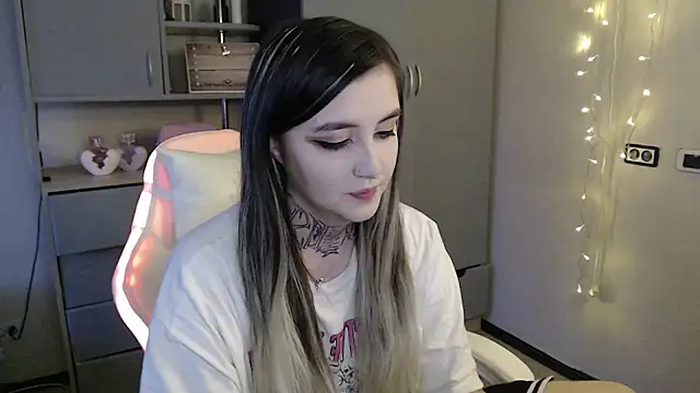 Rin Tozier online show from March 22, 2026, 2:04 am