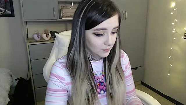 Rin Tozier online show from April 10, 2026, 1:23 am