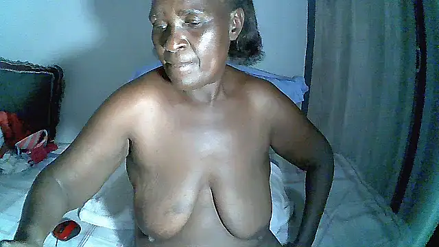 Snapshot of NaughtygrannieXX chatting on April 5, 2026, 5:41 pm NaughtygrannieXX online show from April 5, 2026, 5:41 pm
