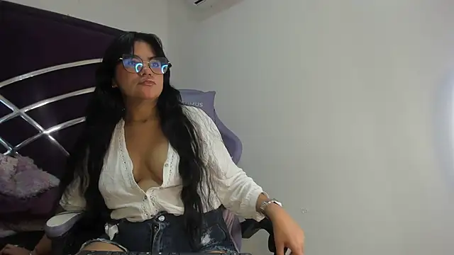 Snapshot of LunaScarleht chatting on February 12, 2026, 1:22 pm LunaScarleht online show from February 12, 2026, 1:22 pm