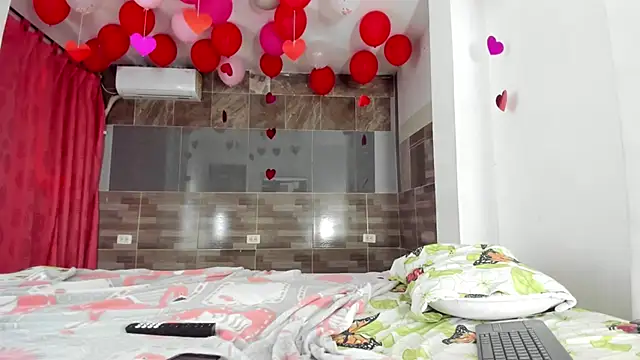 Snapshot of violett_laraa chatting on February 20, 2026, 8:33 pm violett laraa online show from February 20, 2026, 8:33 pm