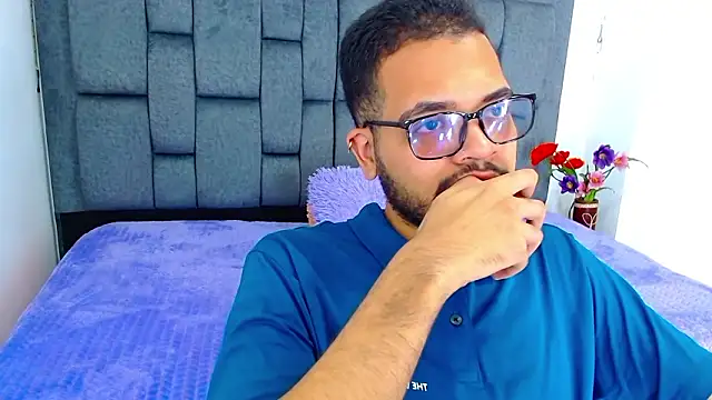 Snapshot of J_black_ chatting on February 17, 2026, 6:05 pm J black online show from February 17, 2026, 6:05 pm