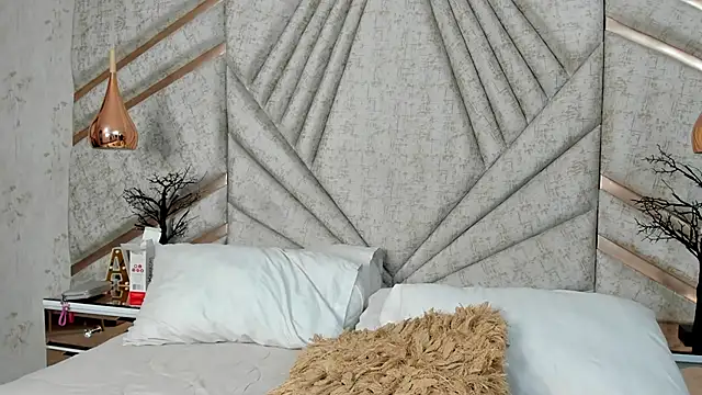 CloheBell online show from March 25, 2026, 7:52 am