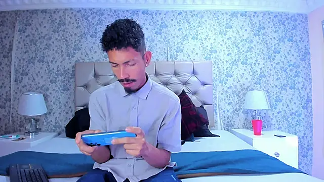 NoaahTylor online show from March 21, 2026, 6:12 pm