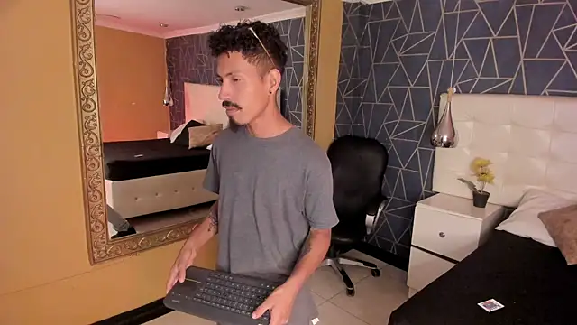 NoaahTylor online show from March 25, 2026, 9:14 pm