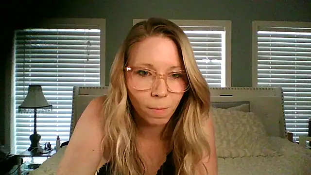 Snapshot of NikkiB653466 chatting on February 16, 2026, 10:07 pm NikkiB653466 online show from February 16, 2026, 10:07 pm