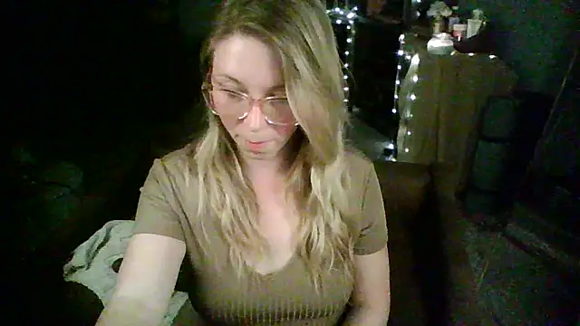 NikkiB653466 online show from April 5, 2026, 4:41 am