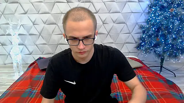 Pure Aura online show from February 27, 2026, 6:52 pm