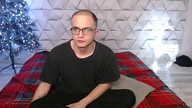 Pure Aura online show from February 13, 2026, 6:52 pm