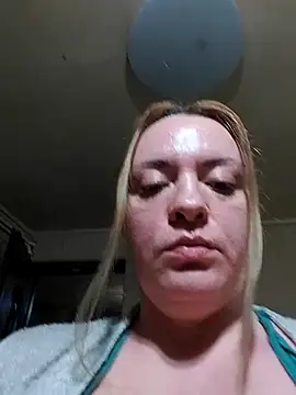 HotStepmommy4 online show from April 17, 2026, 11:40 pm